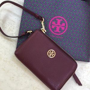 ✨ Burgundy Tory Burch Clutch ✨